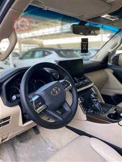 تۆیۆتا لاند کروزەر